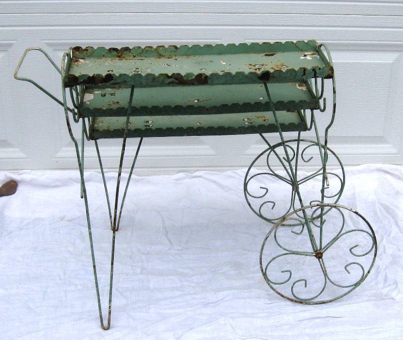 lot 16 image: Vintage, 3-Tiered Shabby Chic, Garden Shelf Plant Holder
