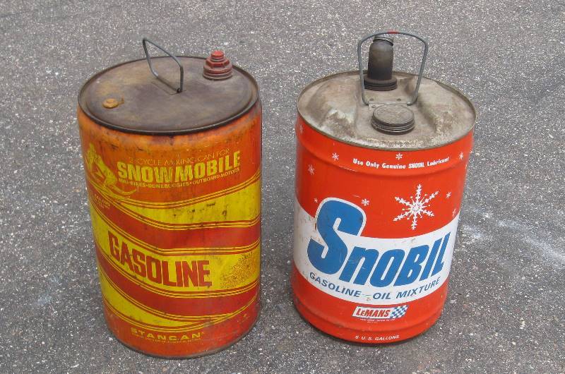 lot 26 image: 2 Vintage Gas Cans