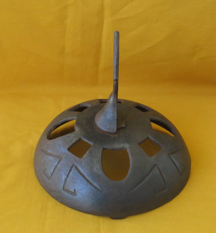 lot 33 image: Antique, Cast Iron, Parlor Stove Top  Decorative