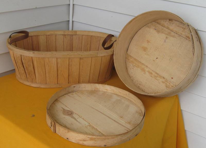 lot 51 image: Decorative, antique-look, box  Cheese Box  Basket