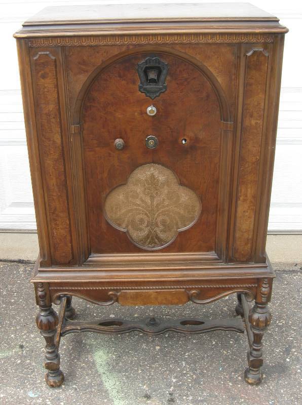 lot 45 image: Vintage  Antique Clarion Radio with Very Ornate Wood Cabinet