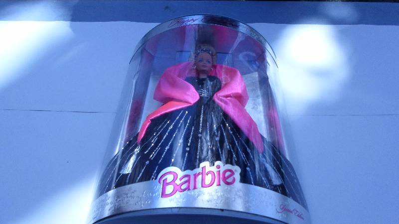 lot 2 image: 1998 Holiday Barbie