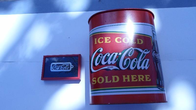lot 4 image: Coca-Cola Lot 2