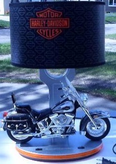 lot 14 image: Harley Davidson Lamp