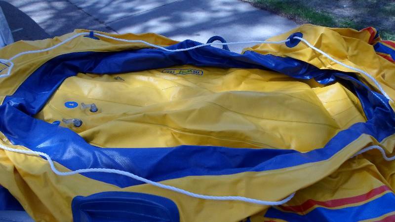 lot 20 image: Kids Inflatable Raft