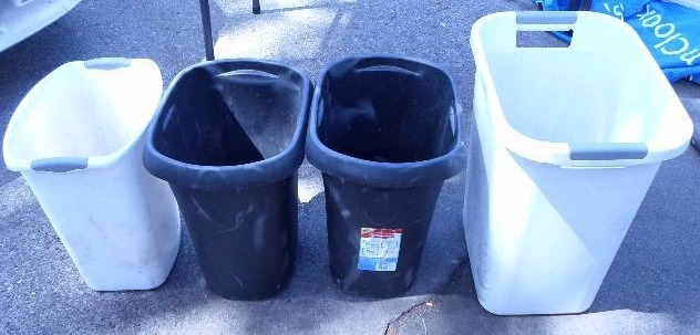 lot 21 image: 4 plastic Garbage Containers