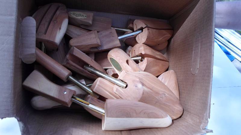 lot 31 image: Box of Cedar Shoe Tree