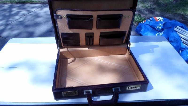 lot 35 image: Breifcase