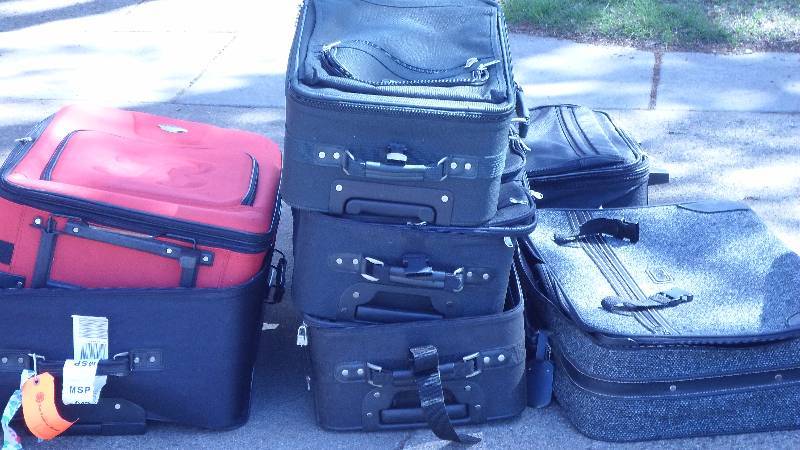 lot 66 image: 7 Suitcasecarry ons