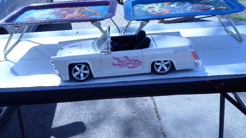 lot 76 image: 2 kids serving trays and Brats Car