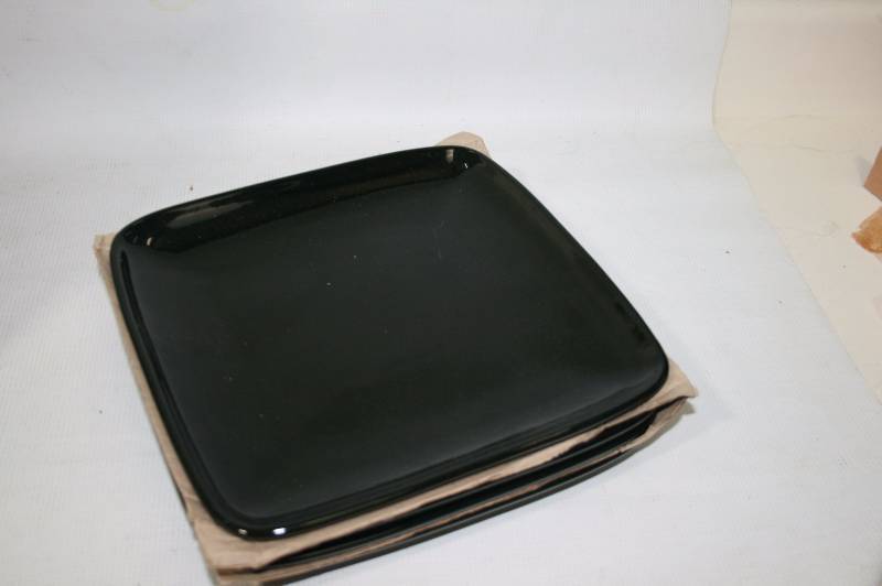Alcove Black Plate set