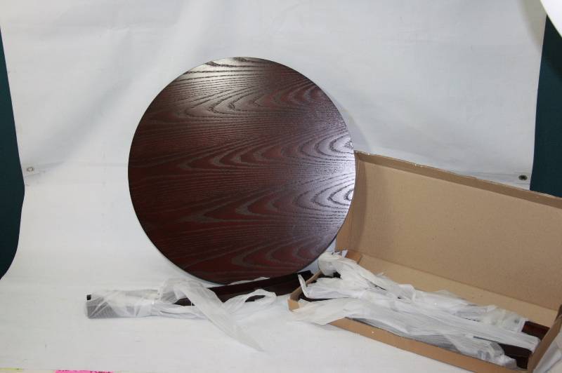 Set of 2 round end tables