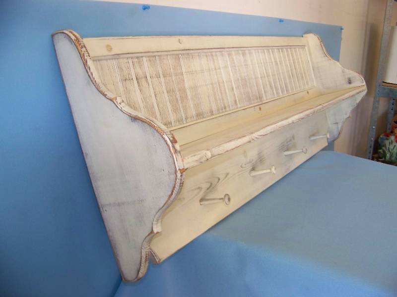 lot 46 image: Vintage, Wooden Shelf with Hanging Pegs  Hooks