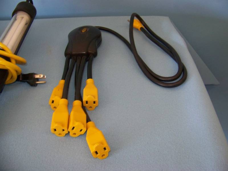 lot 7 image: (2) Shop Lights and (1) 5-Oulet Extension Cord  Power Station