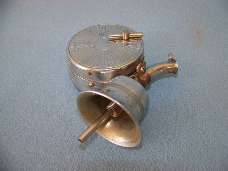 lot 17 image: Musical, Chrome Liquor Bottle TopperStopper