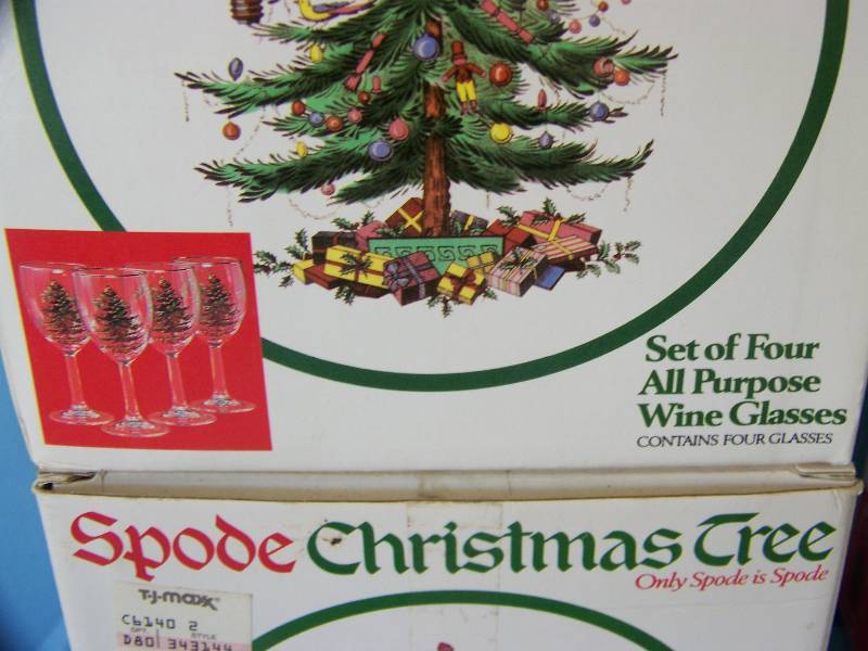 lot 41 image: Spode, Christmas Tree Glassware - Pitcher and Glasses - in Original Boxes