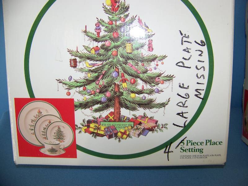 lot 40 image: Spode, Christmas Tree Dinnerware Placesettings