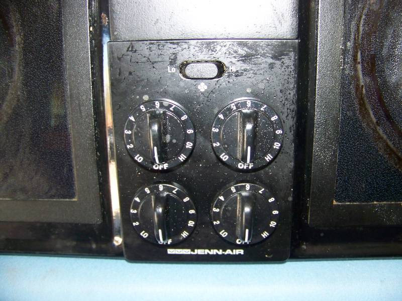 lot 65 image: Maytag, Range  Grill Cooktop