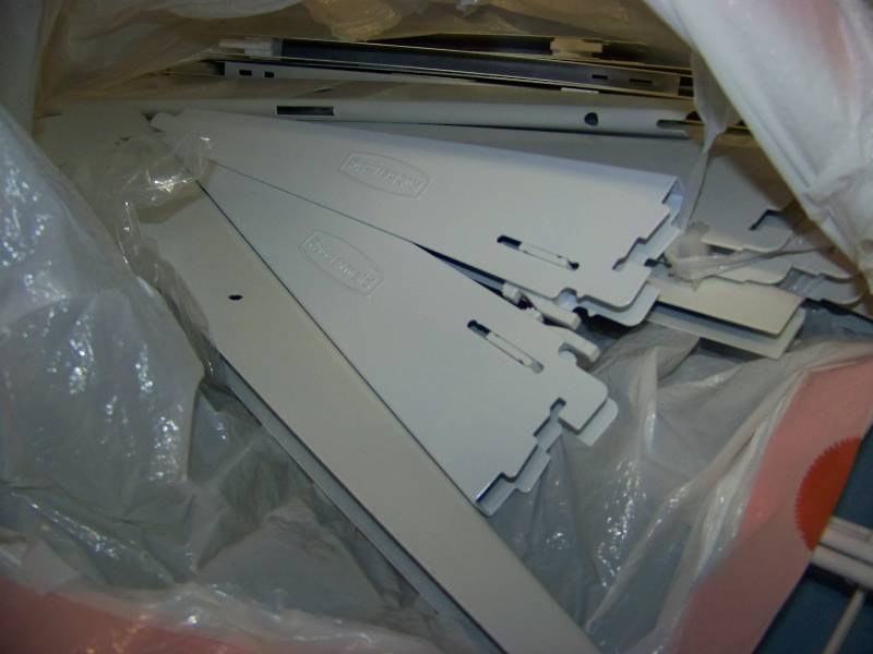 lot 61 image: Closet Racking  Shelves