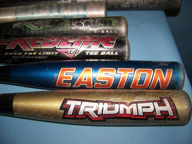 lot 32 image: (8) Tee-Ball  Baseball  Softball Bats