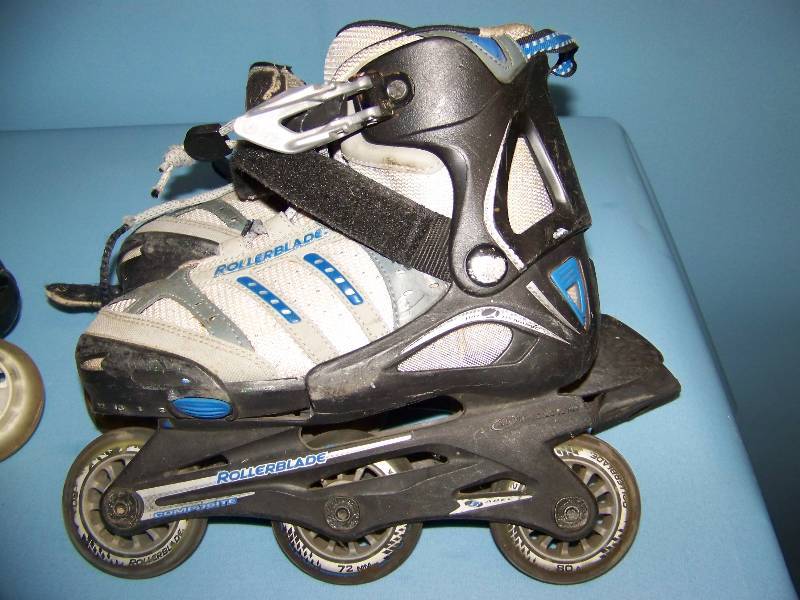 lot 30 image: (2 pair) Kids Inline Skates - RollerBlade Brand