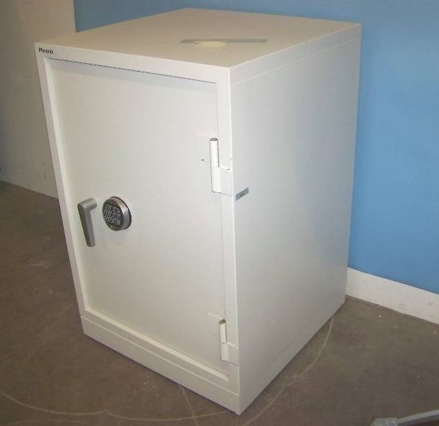 lot 1 image: Phoenix, Heavy-Duty, Fireproof, Digital Combination, Media Safe on wheels