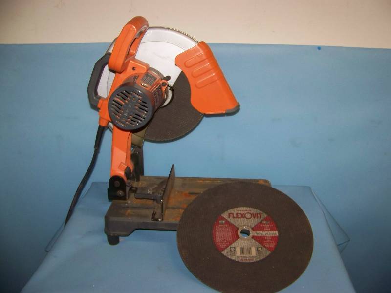 lot 4 image: Ridgid Power Tools, 14 Abrasive Cut-Off Machine  Saw and Replacement Disc