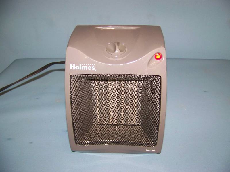 lot 22 image: Holmes, Compact, Ceramic Space Heater