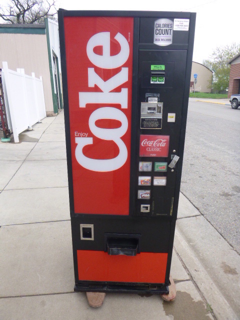 lot 11 image: Coca-Cola Vending Pop Machine