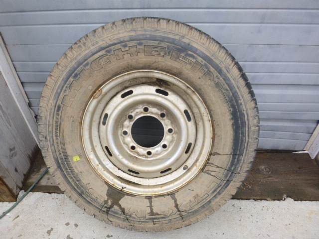 lot 20 image: Michelin Tire and 8 Hole Rim
