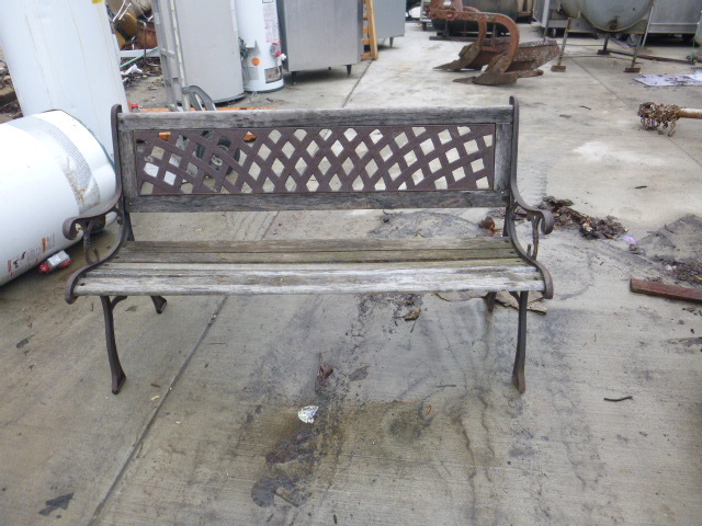 lot 22 image: ParkGarden Bench