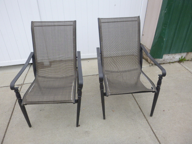 lot 29 image: 2 Patio Chairs