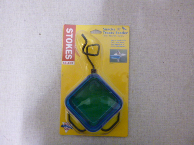 lot 56 image: New Stokes Select Snacks N Treats Feeder