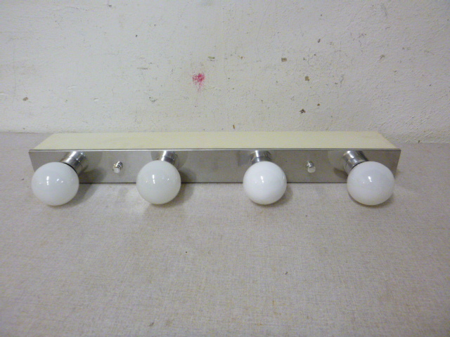 lot 76 image: Bathroom Bar Light