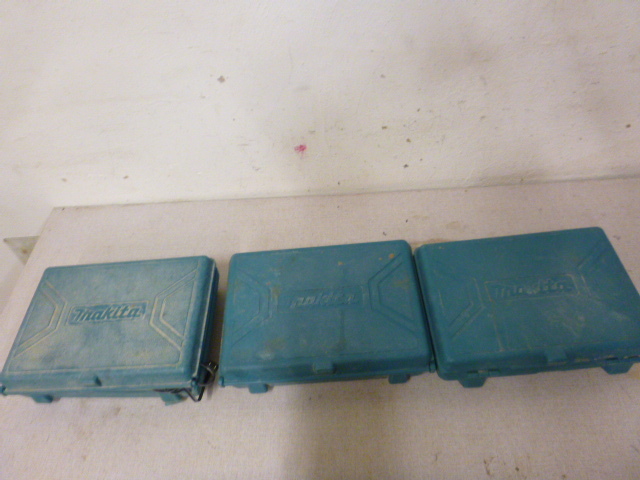lot 77 image: 3 Makita Cordless Drills