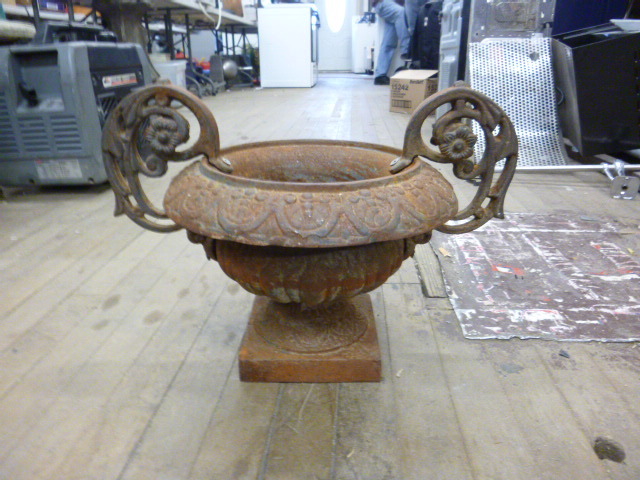 lot 81 image: Metal PatioGarden Planter