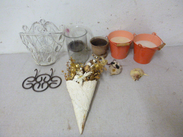 lot 97 image: Miscellaneous Dcor