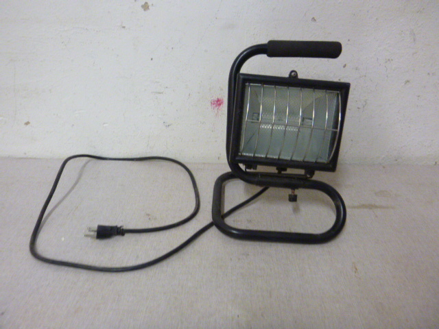 lot 104 image: Halogen Shop Light