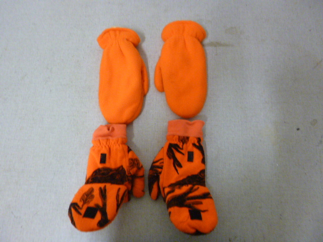 lot 117 image: 2 Pair of Blaze Orange Hunting Mittens