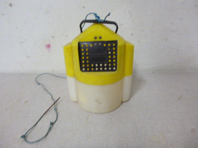 lot 143 image: Flow-Troll Bait Bucket
