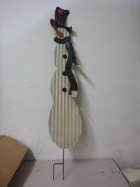 lot 170 image: Snowman Yard Dcor