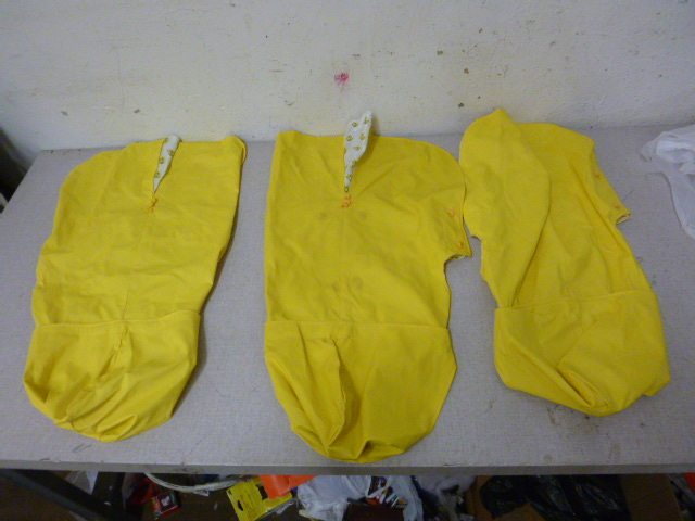 lot 188 image: 3 Dog Rain Coats