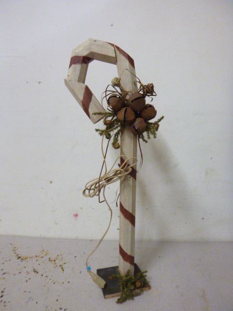 lot 198 image: Wood Candy Cane Dcor