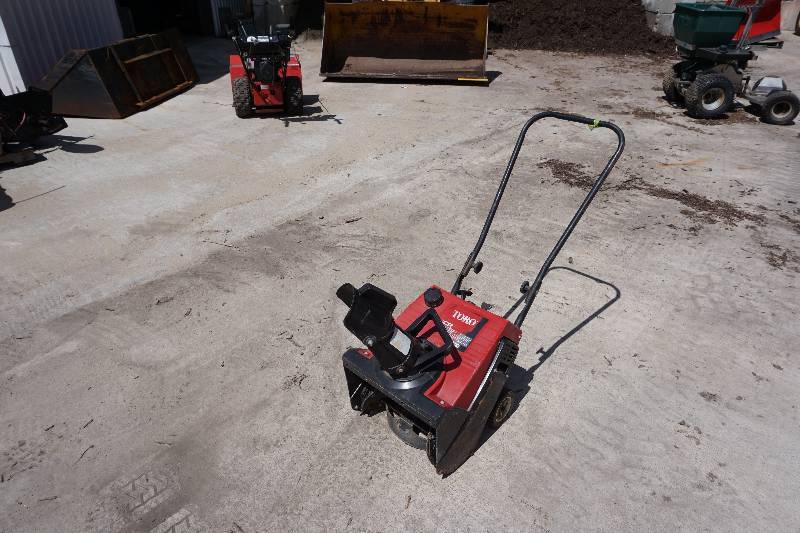 lot 11 image: Toro CCR Power Lite Snow Blower