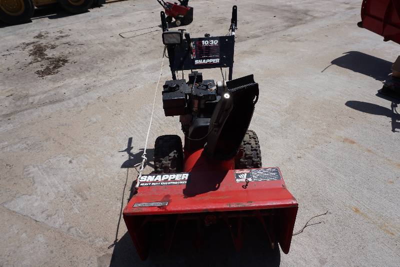 lot 10 image: Snapper Brand Heavy Duty 1030 Snow Blower