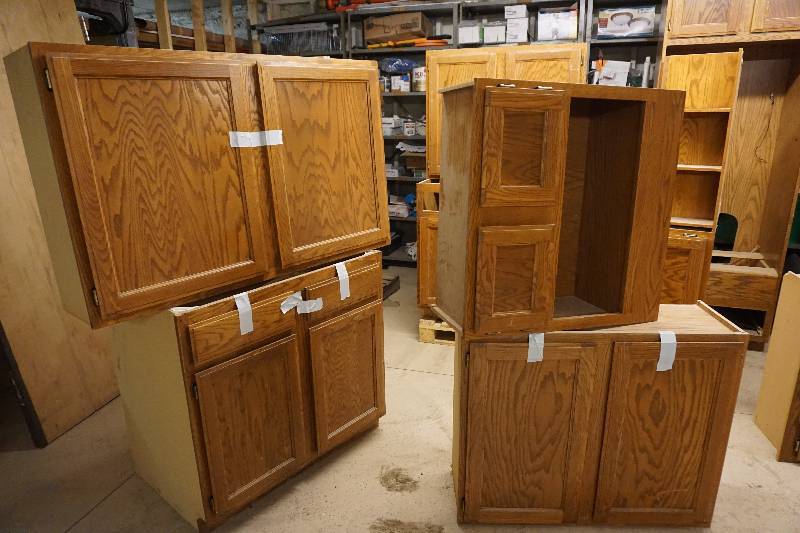 lot 19 image: Complete Lot of Medium Oak Kitchen Cabinets