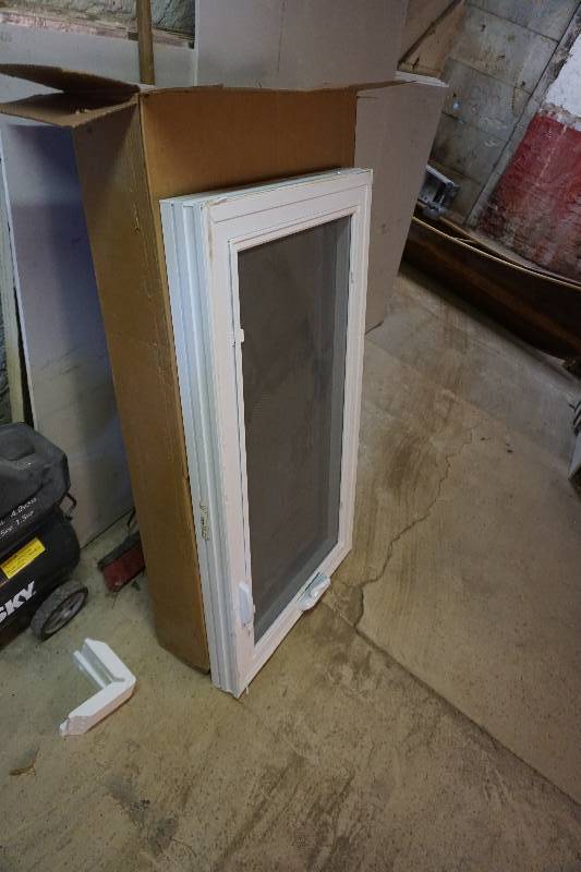 lot 14 image: American Craftsman By Anderson Vinyl Clad Crank Out Window