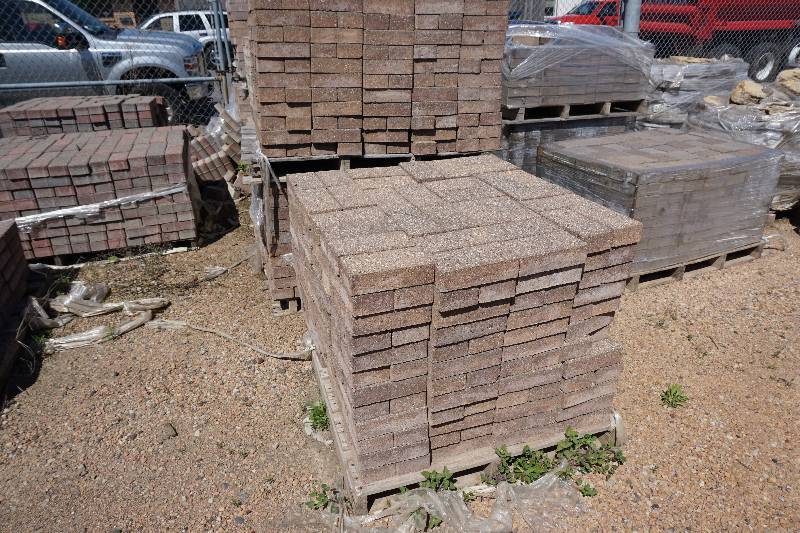 lot 27 image: 1 Pallet of Anchor Holland Pavers In Brown Tan Blend