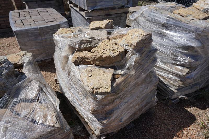 1 Pallet of Platteville Limestone Wall Stone In Assorted Shapes and Sizes Landscape and