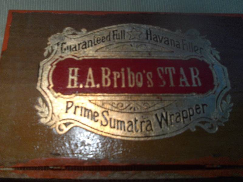 HA BRIBOS STAR WOODEN CIGAR BOX
